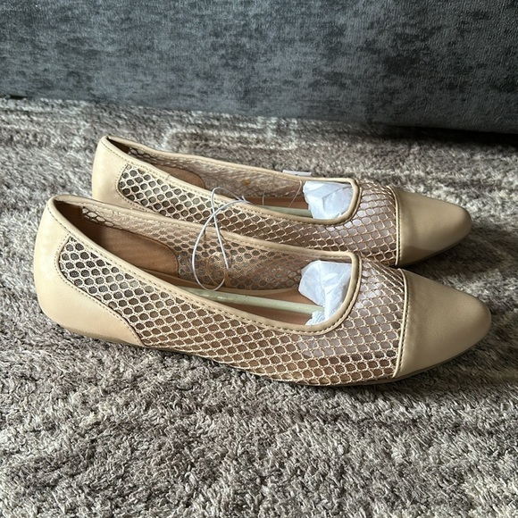 NWT Torrid Mesh Pointed Toe Flats Beige Wide Width 9.5 - Picture 3 of 5